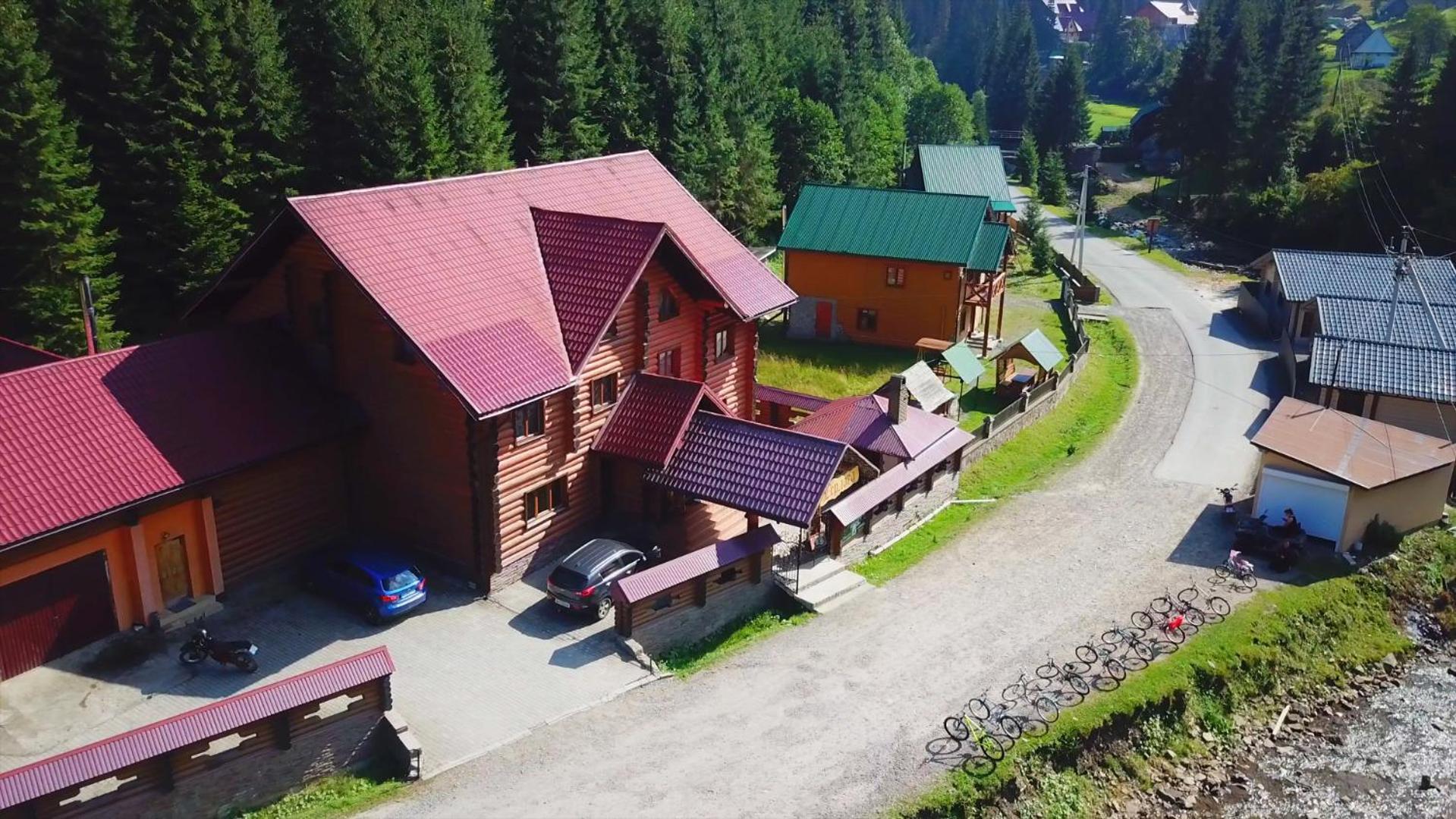 Hotel Berloga-Sinevir Synevyrs'ka Polyana Bagian luar foto