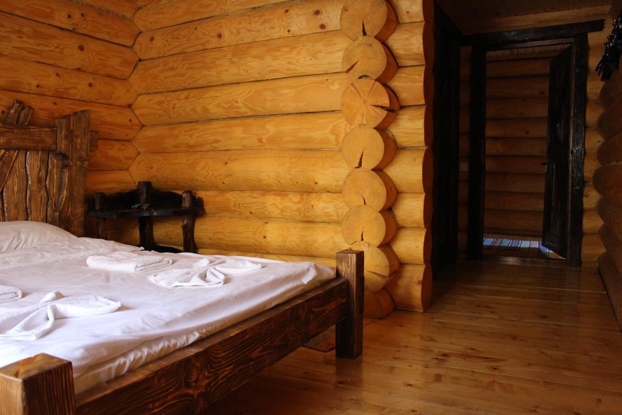 Hotel Berloga-Sinevir Synevyrs'ka Polyana Bagian luar foto