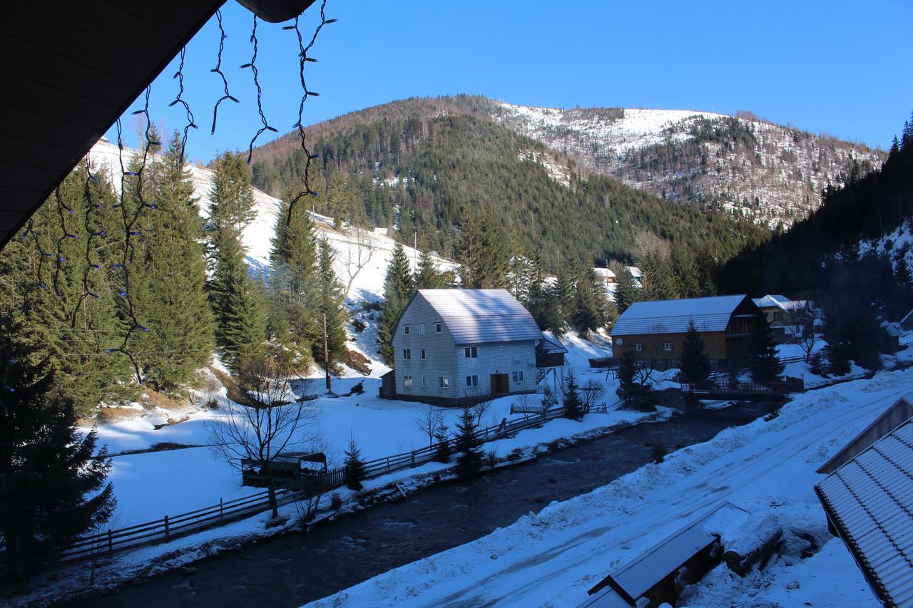 Hotel Berloga-Sinevir Synevyrs'ka Polyana Bagian luar foto