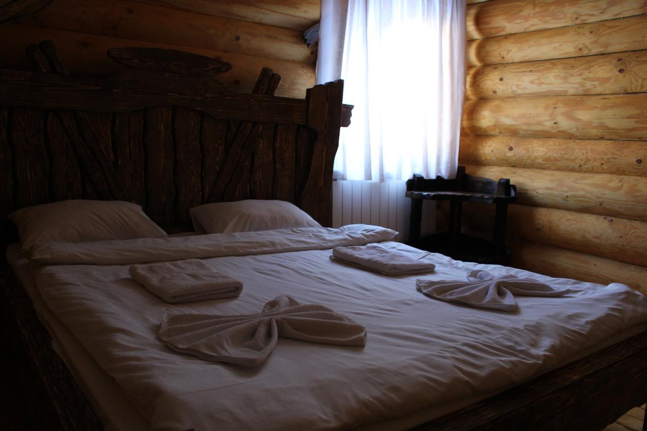 Hotel Berloga-Sinevir Synevyrs'ka Polyana Bagian luar foto